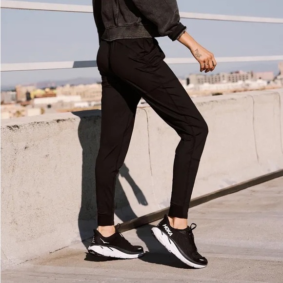 Free People Movement High Fives Jogger in Black - Picture 5 of 16